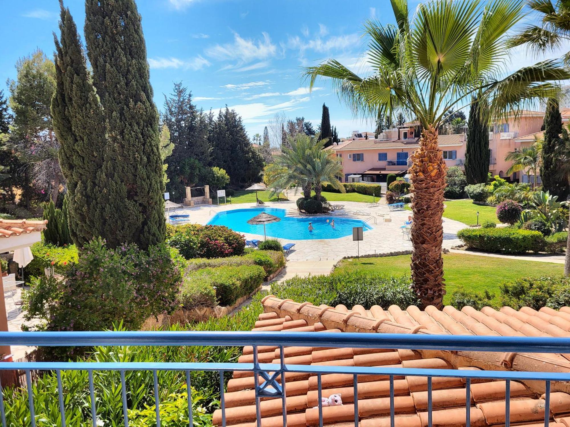Award-Winning 3-Bedroom Apartment Near Beach Paphos Exterior photo